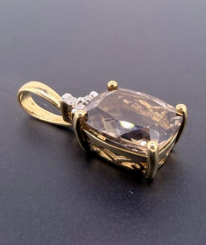 9ct 375 yellow gold - gold, cushion
