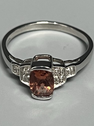 9ct white gold - 9ct, sapphire