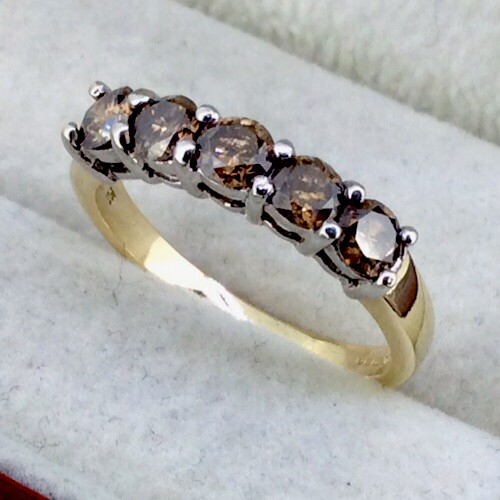 Stunning 9ct yellow gold - yellow,