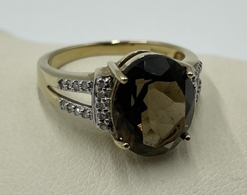 Stunning 9ct yellow gold - stunning,